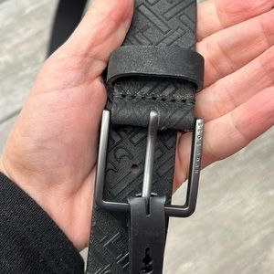 100% Authentic Hugo Boss Men’s Belt Black Leather with embossed logo